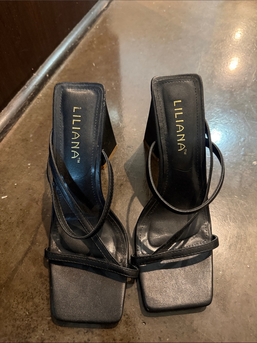 Liliana Black Strappy Square-Toe Block Heel Sandals